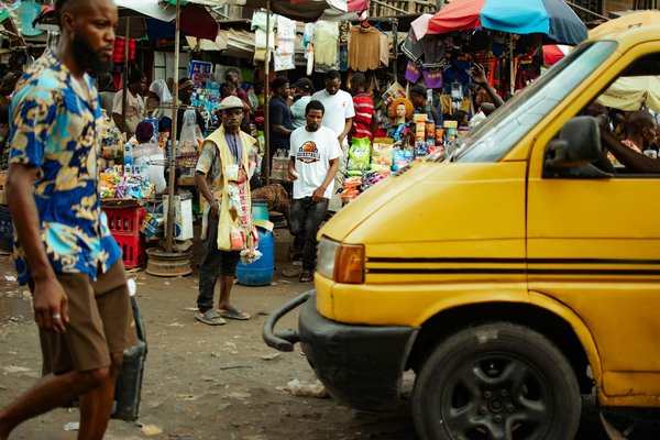 Comment l'opéra français du XIXe siècle reflète-t-il les thèmes politiques et sociaux de son époque ?