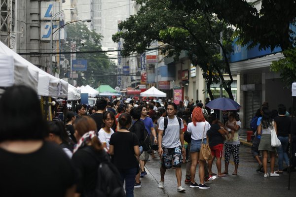 Quelle est la contribution de Claude Debussy à la musique impressionniste et son impact sur la musique moderne ?