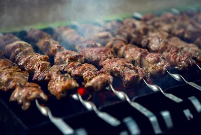 Thumbnail for Comment réussir des brochettes parfaites au barbecue ?